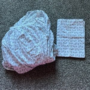 Twin bed “zzz” white sheets